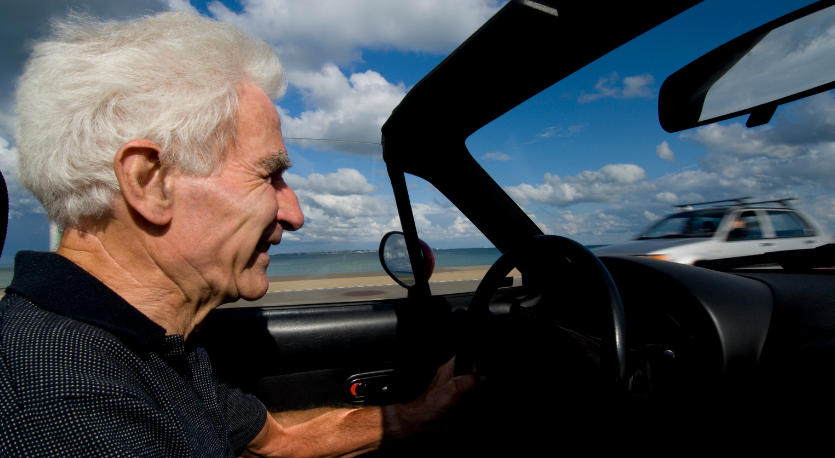 viaje por carretera para personas mayores