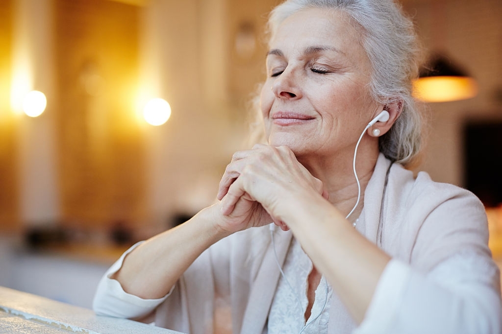 auditivo adulto mayor