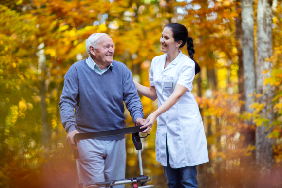 Actividades al aire libre de otoño para personas mayores