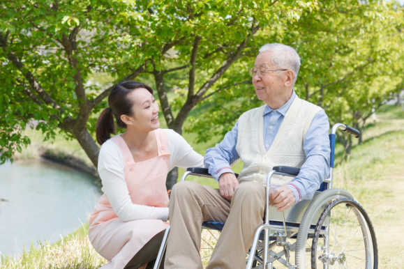 Formas en que puede cuidar la salud mental de su ser querido anciano