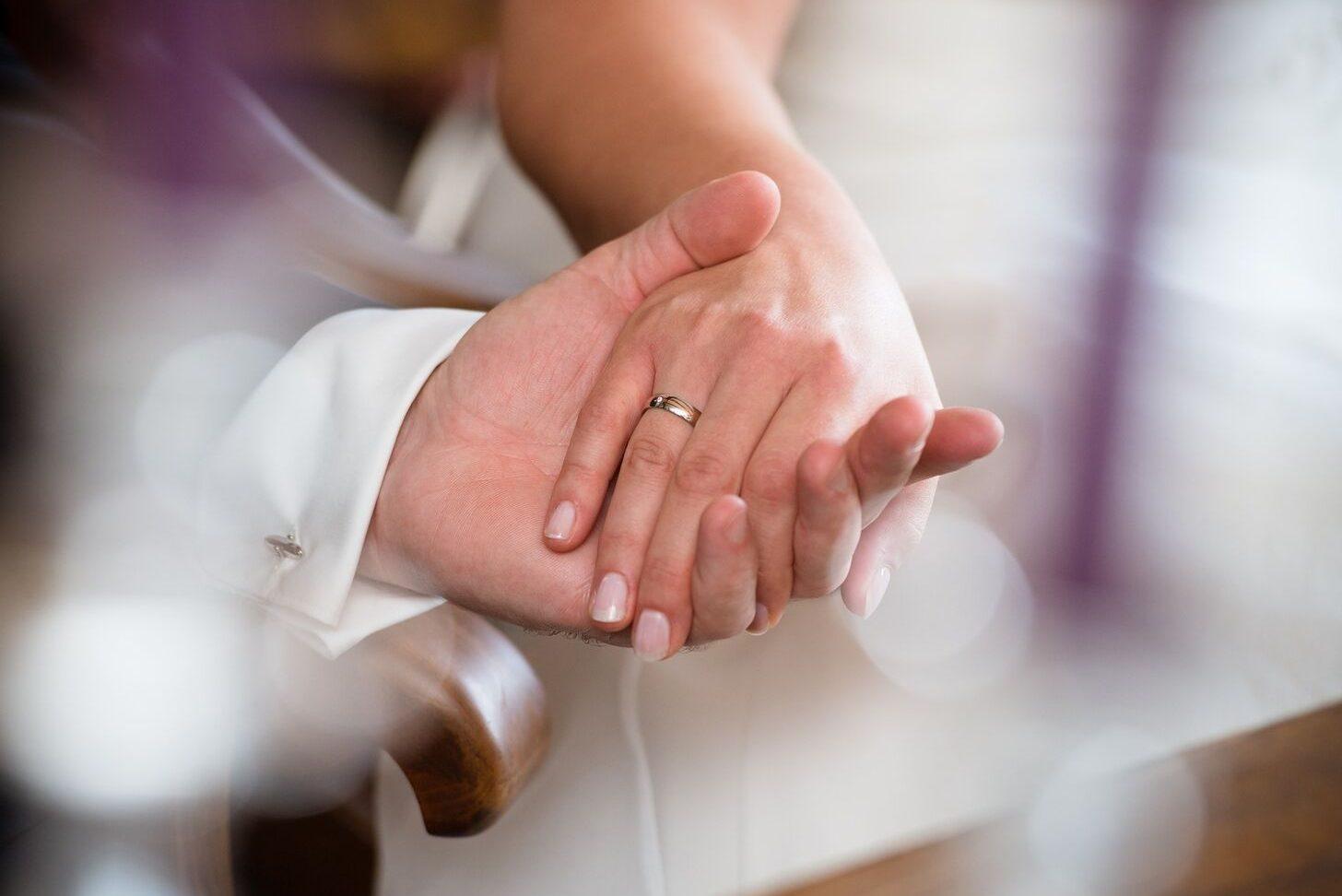 Dinero y segundas nupcias: cómo navegar por lealtades divididas y sombras de relaciones pasadas